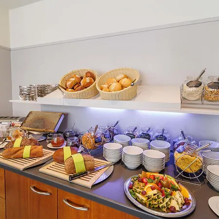 מלון Mercure Dresden Elbland 4*