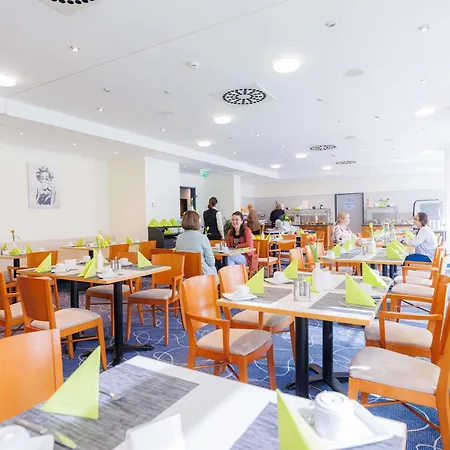 Mercure Dresden Elbland מלון