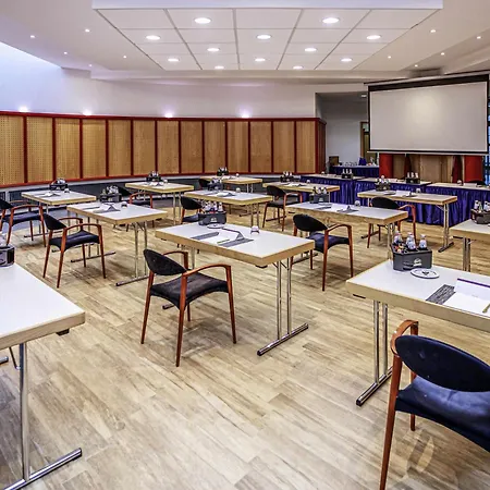 Mercure Dresden Elbland מלון ריזה