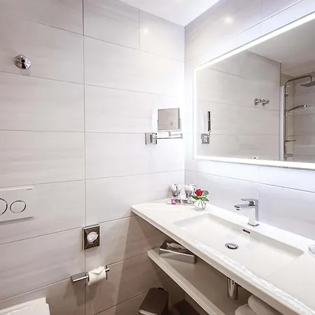 Hotel Mercure Dresden Elbland 4*