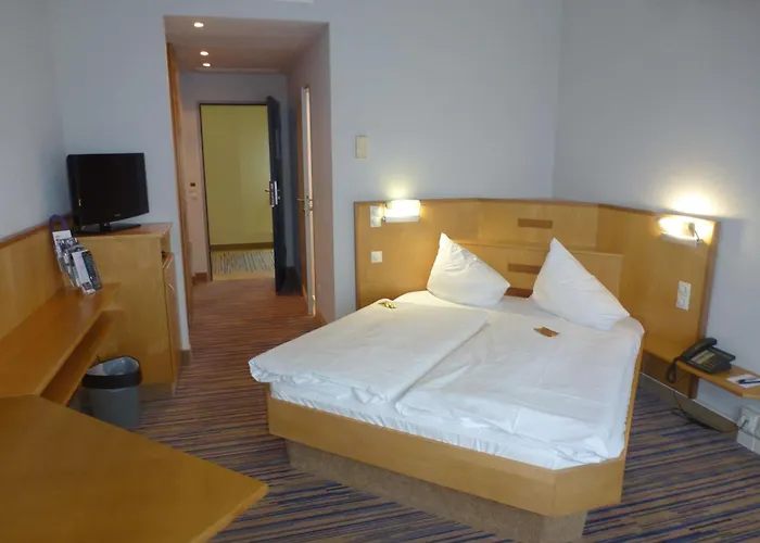 Mercure Dresden Elbland מלון ריזה